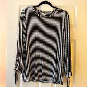 Lucky Brand light size M black and white sweater. Cute sleeve. Very soft.